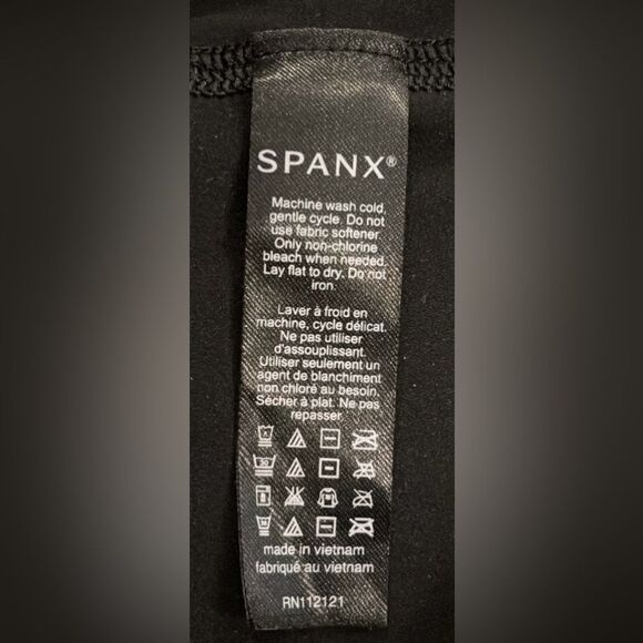 SPANX Every Wear Icon Leggings in Black - Picture 10 of 16